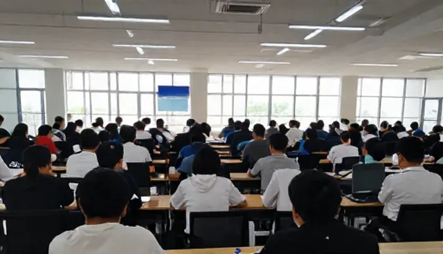 技术支持在课程研发中的适用条件与选择依据